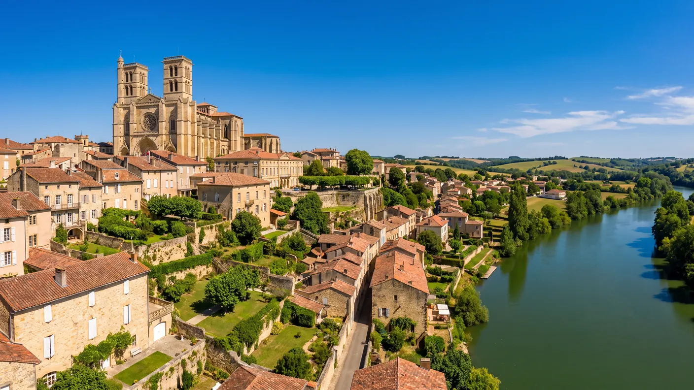 VTC Bordeaux toward Auch — Southwest
