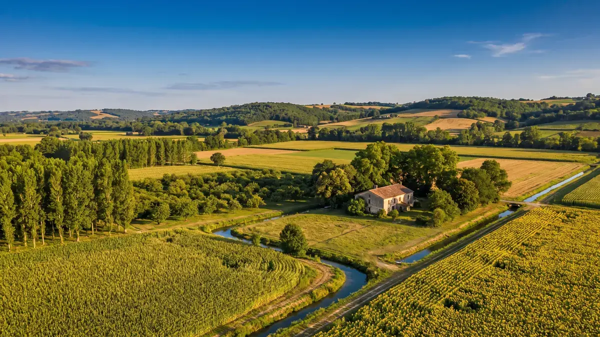 Campiña del Val de Garonne, en los alrededores de Birac-sur-Trec, cerca de Marmande — traslado privado desde Burdeos