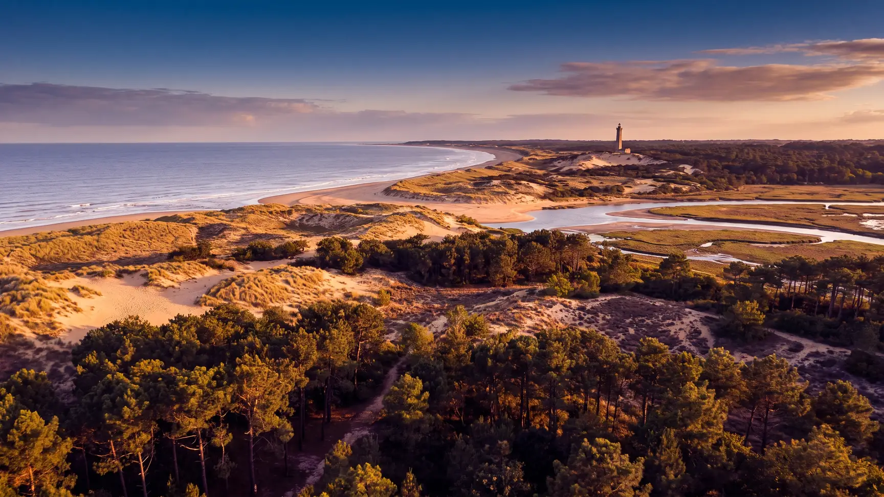 Panorama de la Côte de Beauté, con su bosque de pinos y sus dunas que dan al Atlántico, cerca del camping Atlantique Parc