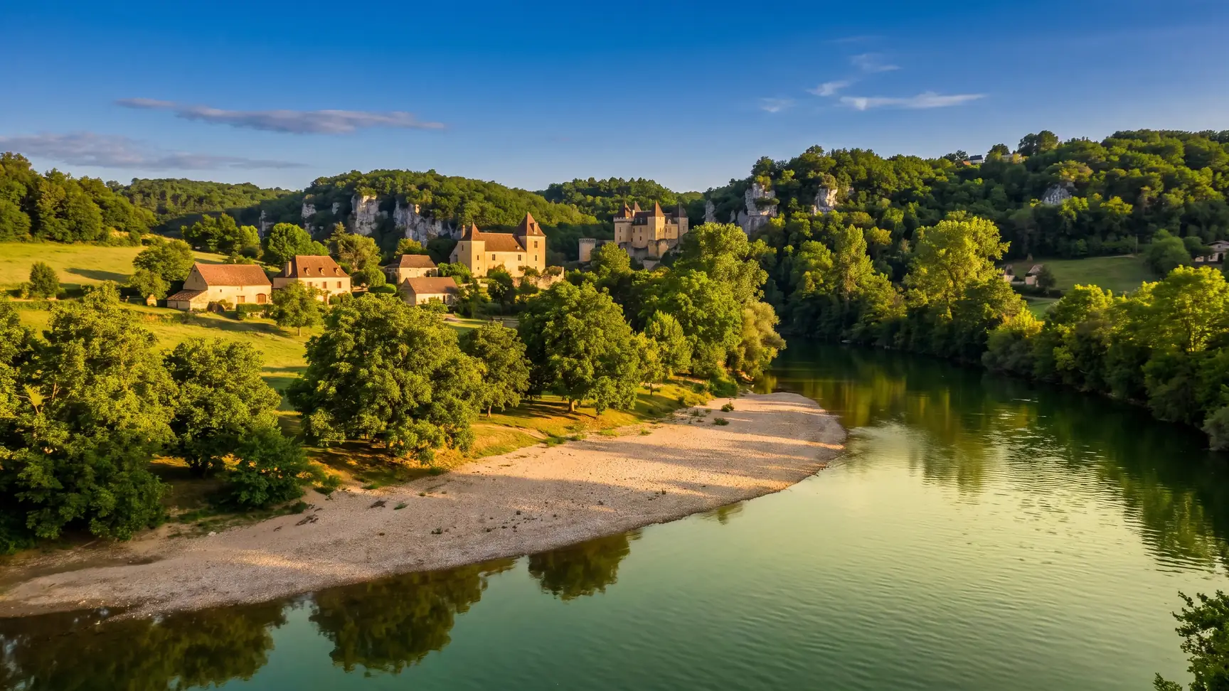 Playa fluvial en el río Dordoña, cerca del Domaine de Soleil Plage