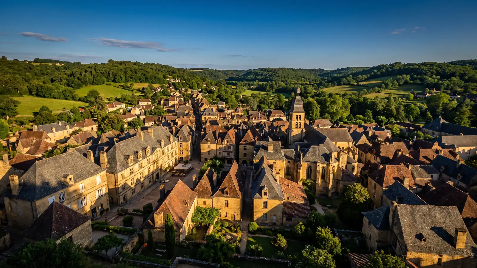 Sarlat, a unos 6 km del camping