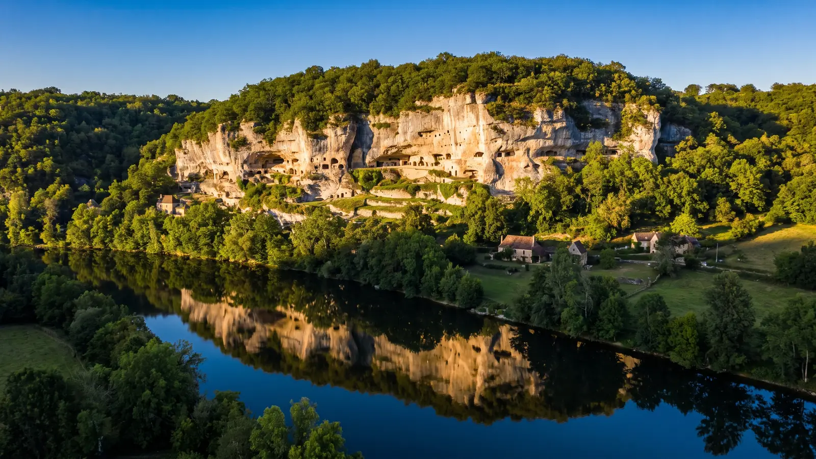 El valle del Vézère hacia Les Eyzies