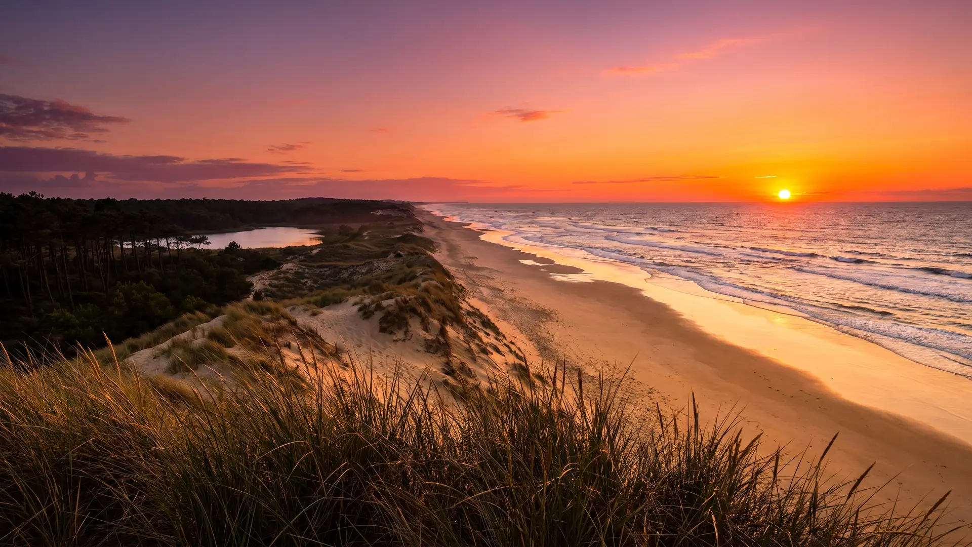 La playa de Lacanau-Océan al atardecer, cerca del camping Les Grands Pins