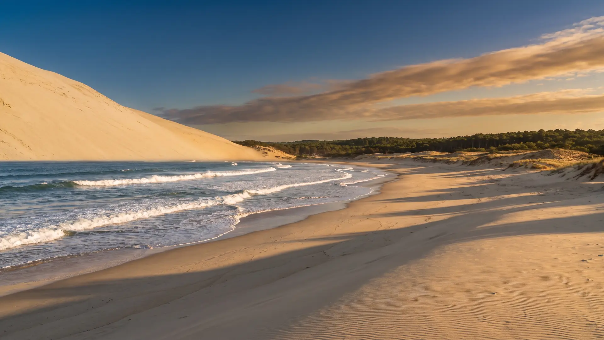 La playa oceánica situada a los pies de la Duna de Pilat, cerca de Pyla-sur-Mer, junto al camping Panorama du Pyla