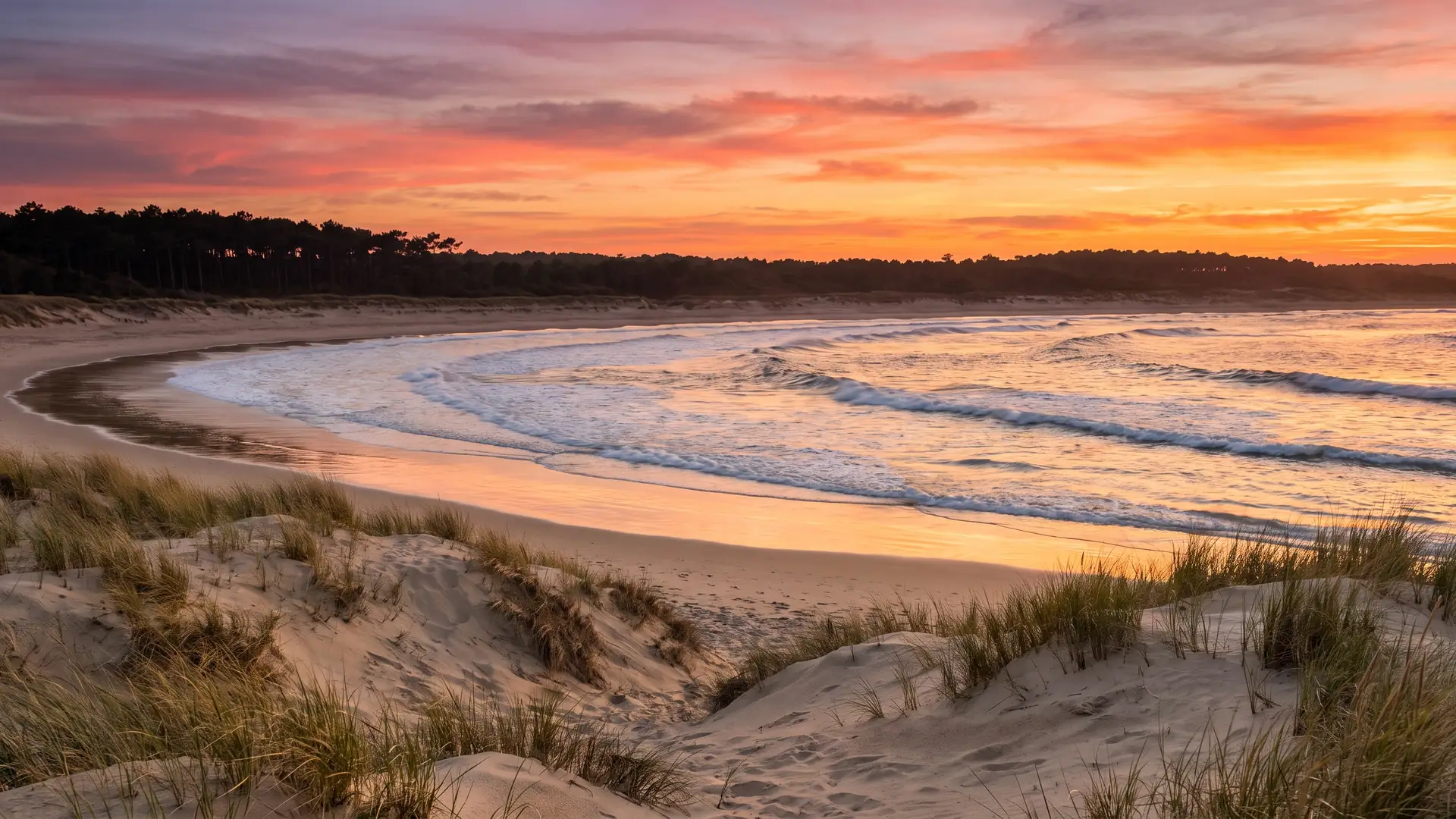 Las olas de Lacanau al atardecer, cerca del Camping & Spa Airotel L'Océan