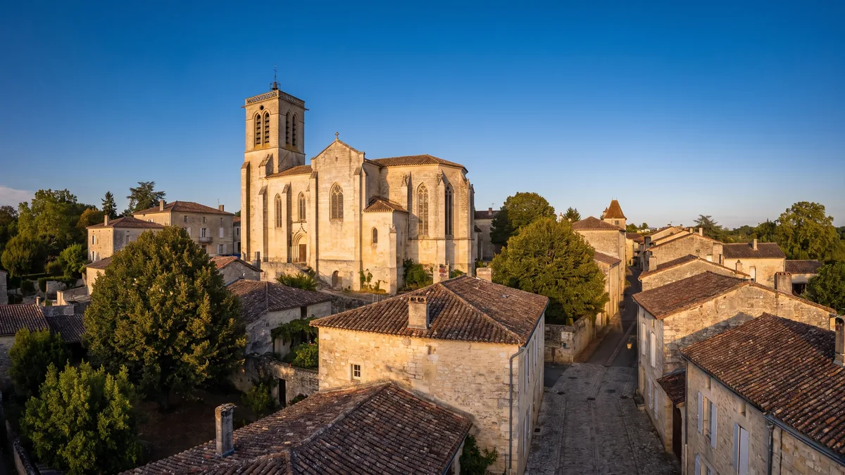 The bell tower of the church in Casteljaloux, a day trip to Nérac and its royal castle