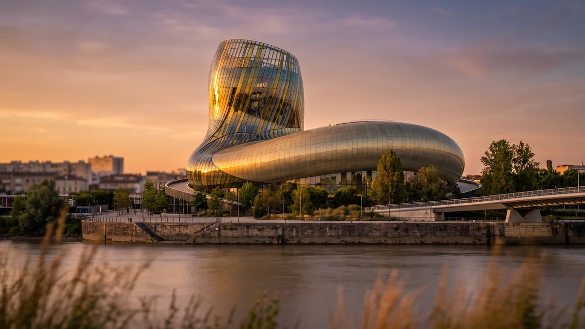 A sedan with a driver in front of the Cité du Vin in Bordeaux during an event