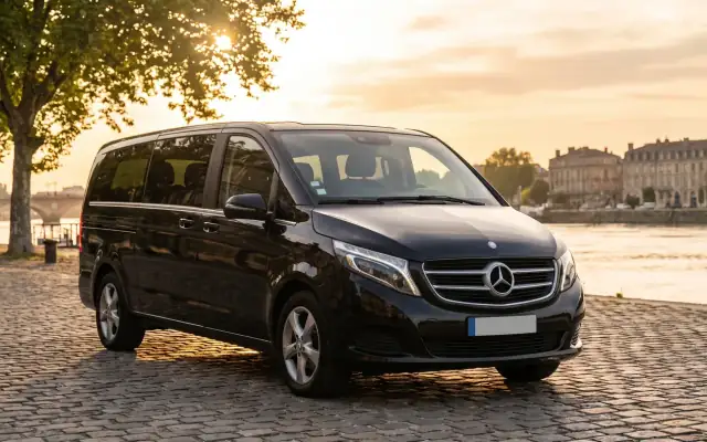 Chauffeur-driven van in Bordeaux: 7–8 seats, fixed price
