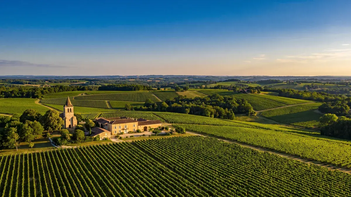 El viñedo de las Côtes de Duras, en las laderas del Dropt, etapa de un día hacia Marmande y el Valle del Garona