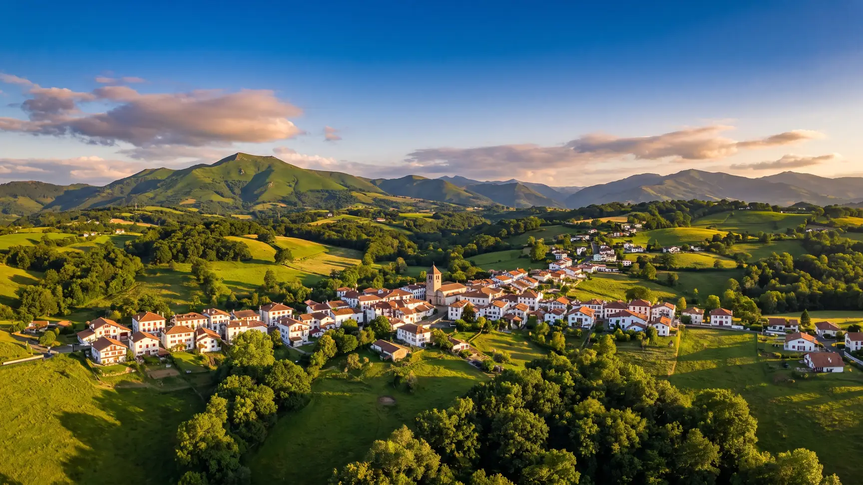Panorama de Espelette en las colinas del Labort