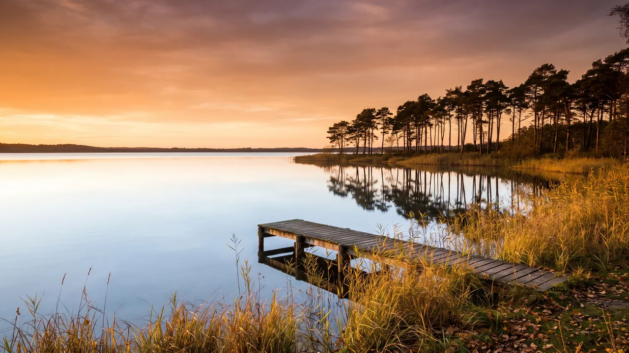 El lago de Hourtin-Carcans, en Hourtin, en Gironda — destino del traslado privado Burdeos → Hourtin-Plage