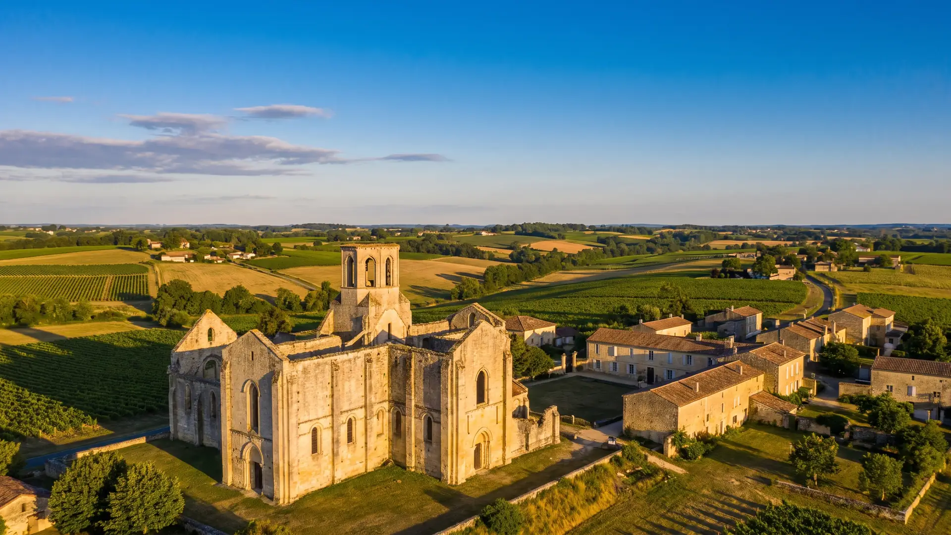 Le vignoble vallonné de l'Entre-deux-Mers — destination du transfert privé Bordeaux → La Sauve-Majeure