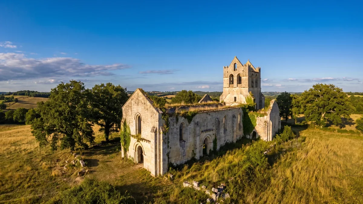 Restos de la iglesia de Santa Cruz en los alrededores de Lévignac-de-Guyenne