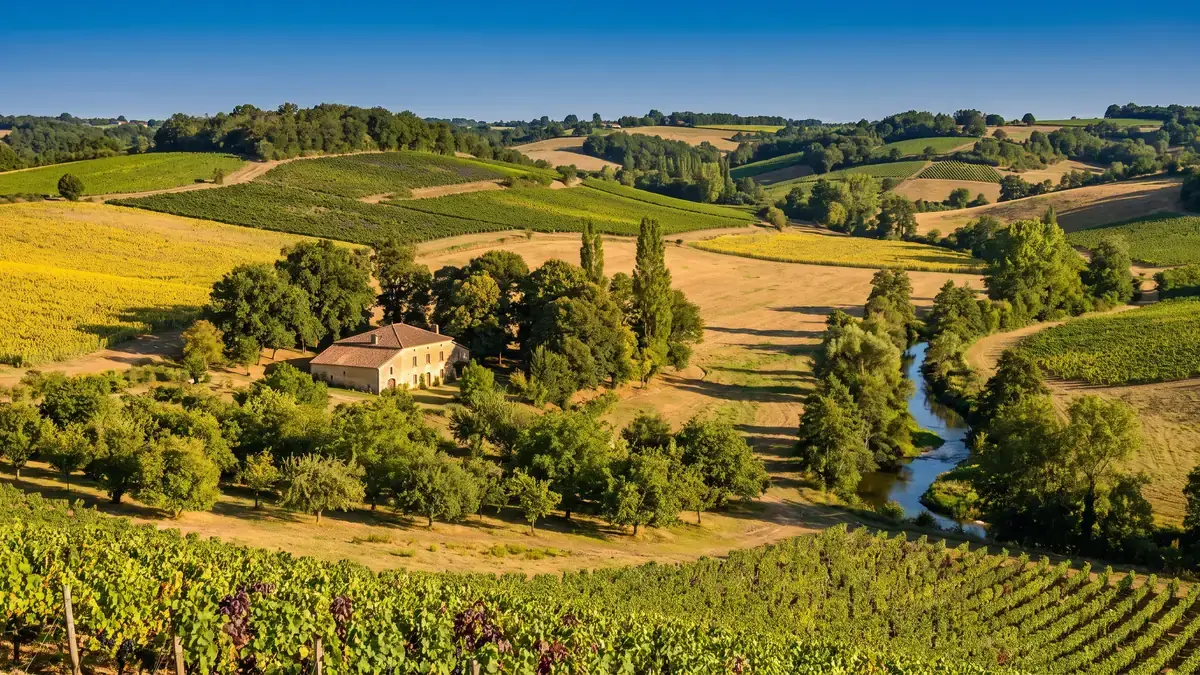 Laderas y huertos de la región de Duras, en los alrededores de Lévignac-de-Guyenne