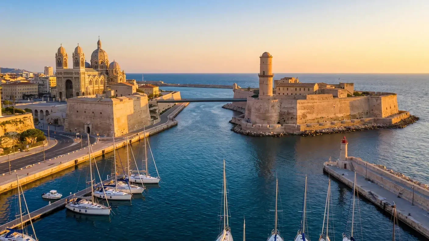 MuCEM, el fuerte de Saint-Jean y la catedral de la Major en Marsella