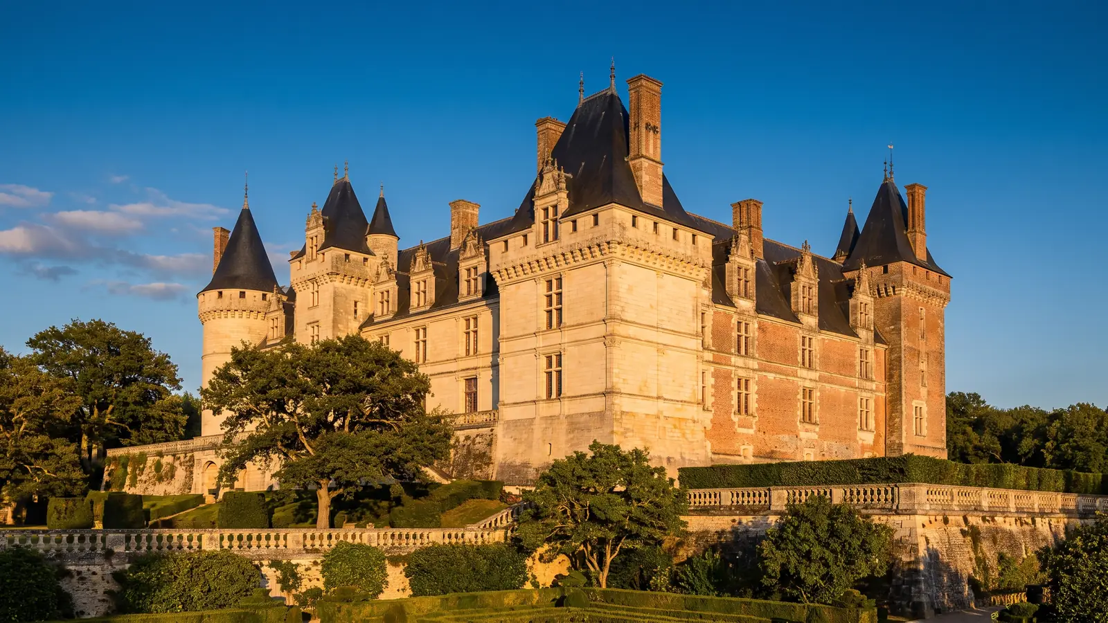 Le château de Pau, où naquit Henri IV, ancienne capitale du Béarn, étape à 40 min d'Oloron-Sainte-Marie