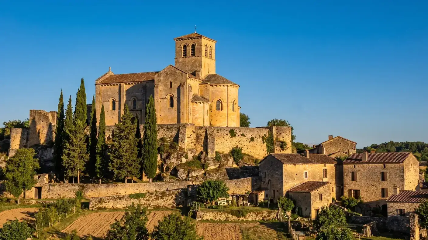 Antigua colegiata de Nuestra Señora de Ribérac y su ábside románico
