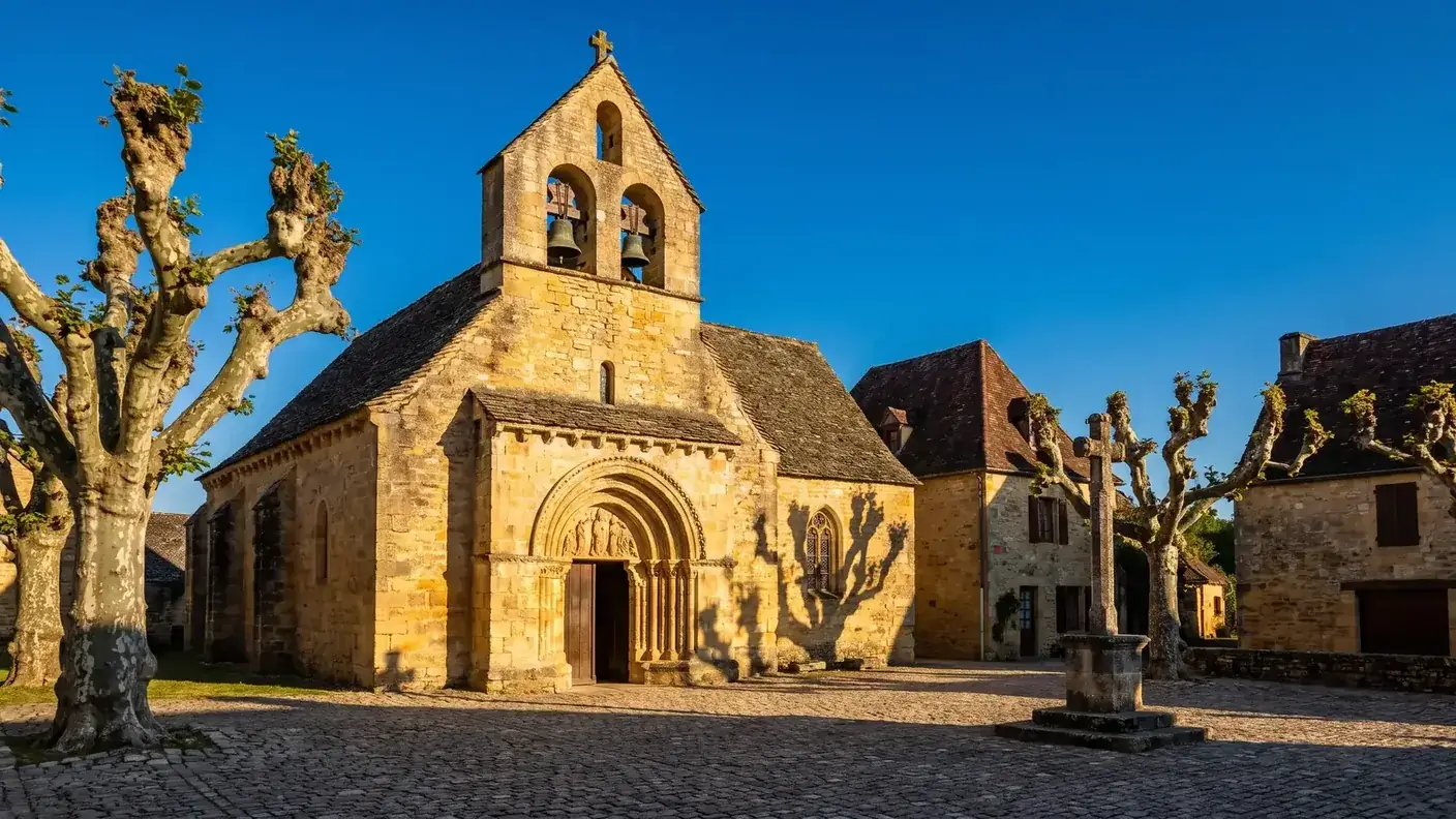 Arte románico del Périgord Noir en los alrededores de Siorac, etapa de un día de camino hacia la abadía de Cadouin