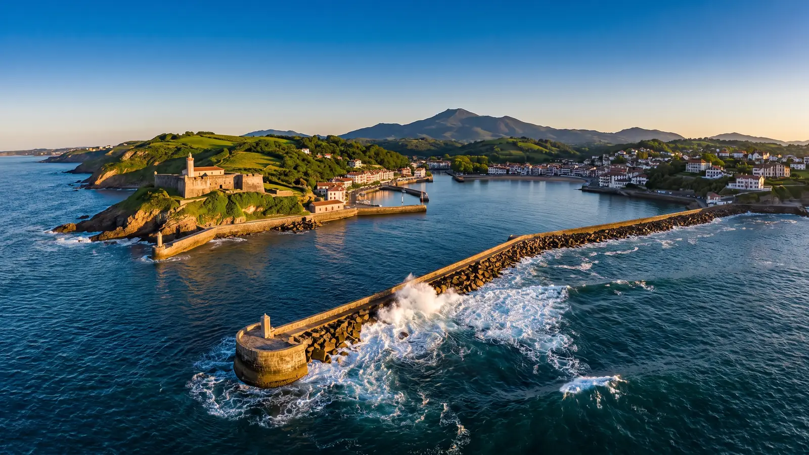 Bahía de Saint-Jean-de-Luz, diques y fuerte de Socoa