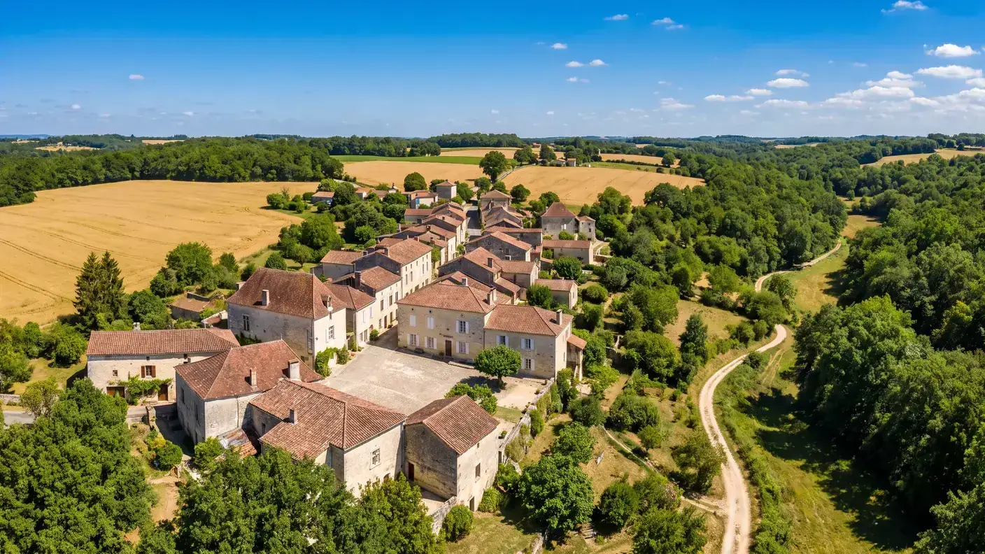 El pueblo de Verteillac, en la región de Ribérac, una parada a 8 minutos de La Chapelle-Grésignac